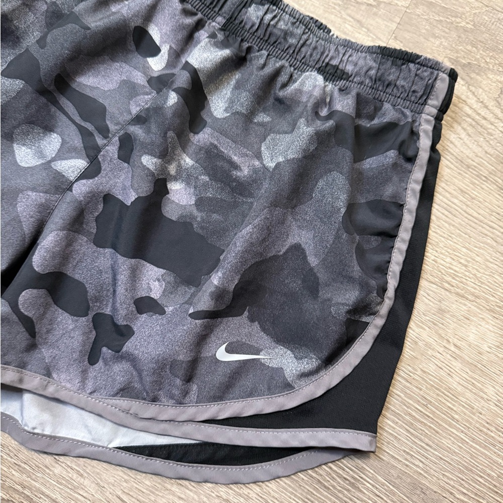•NIKE• RUNNING SHORTS - Picture 2 of 5